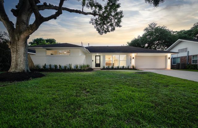 10814 Moonlight Dr Drive, Houston, TX 77096