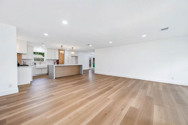 10814 Moonlight Dr Drive, Houston, TX 77096