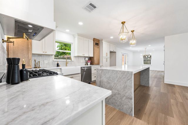 10814 Moonlight Dr Drive, Houston, TX 77096
