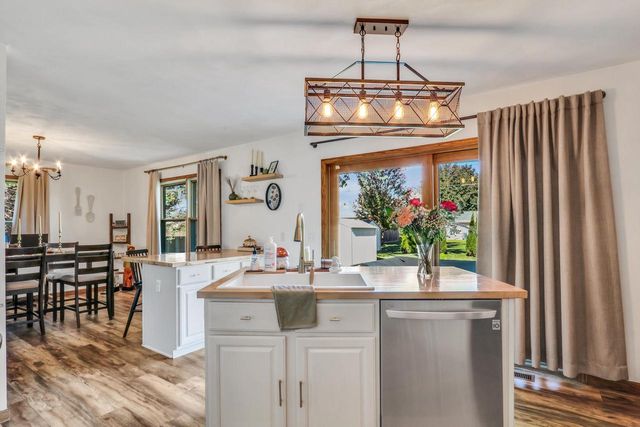 2311 E Lorena DRIVE, Beloit, WI 53511