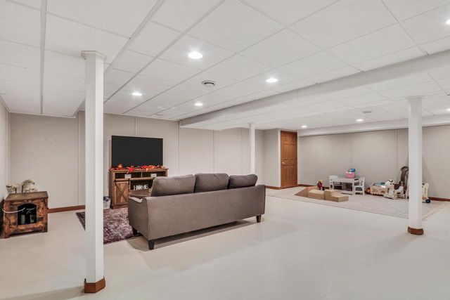 2311 E Lorena DRIVE, Beloit, WI 53511