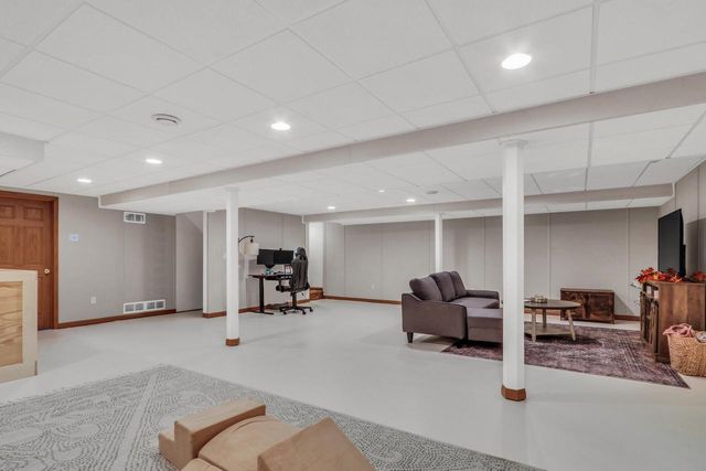 2311 E Lorena DRIVE, Beloit, WI 53511