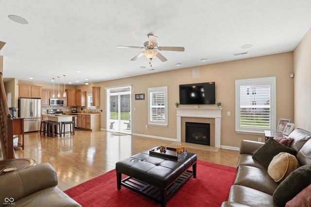 1293 Blue Haven Way, Greenwood, IN 46143