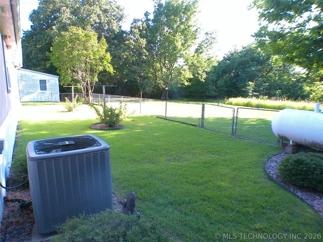 27 Aster Drive, Mead, OK 73449