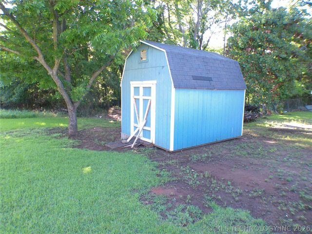 27 Aster Drive, Mead, OK 73449