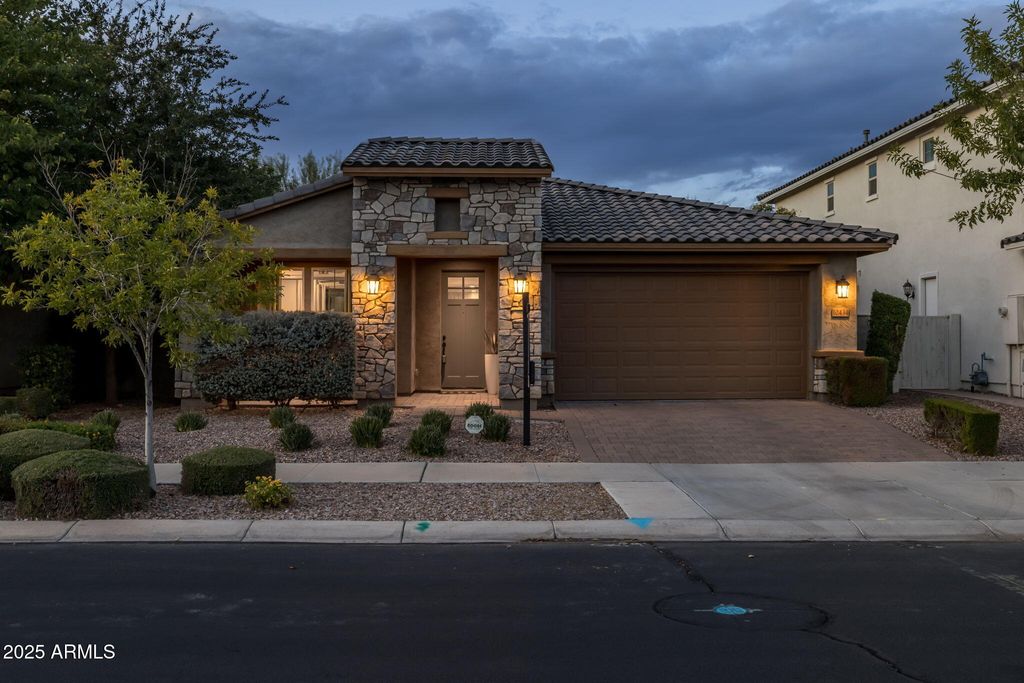 10434 E CORBIN Avenue, Mesa, AZ 85212