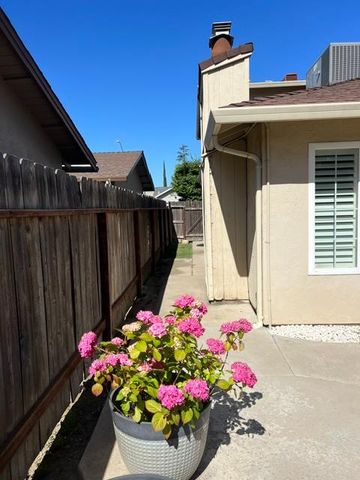 1826 Reisling Dr, Lodi, CA 95240