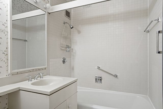 180 Beacon Street 8DE, Boston, MA 02116