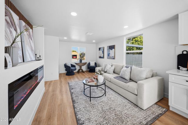 934 S PIONEER Street, Mesa, AZ 85204