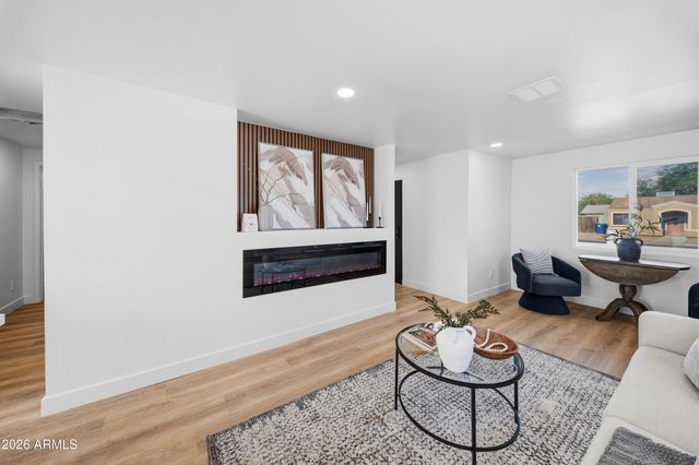 934 S PIONEER Street, Mesa, AZ 85204
