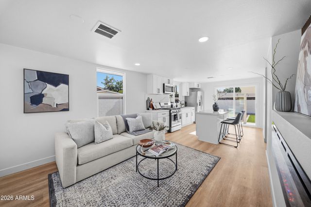 934 S PIONEER Street, Mesa, AZ 85204