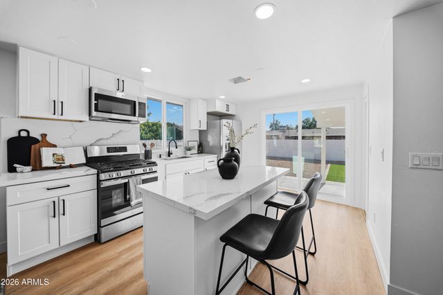 934 S PIONEER Street, Mesa, AZ 85204
