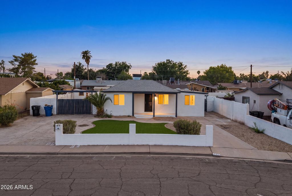934 S PIONEER Street, Mesa, AZ 85204