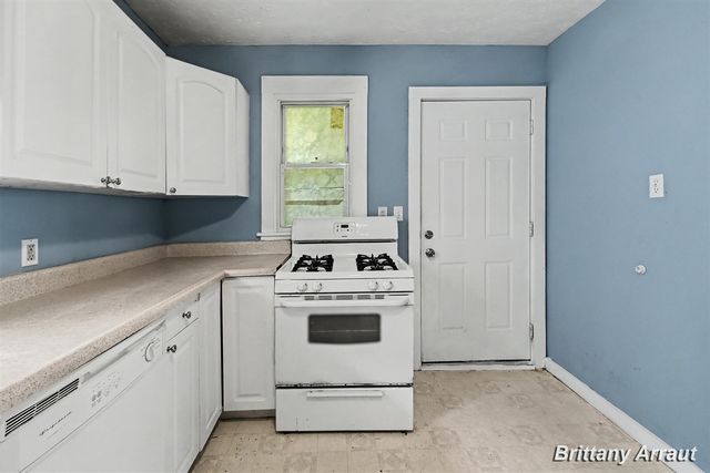 904 Riverview Avenue, Lansing, MI 48915