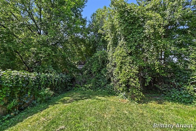 904 Riverview Avenue, Lansing, MI 48915