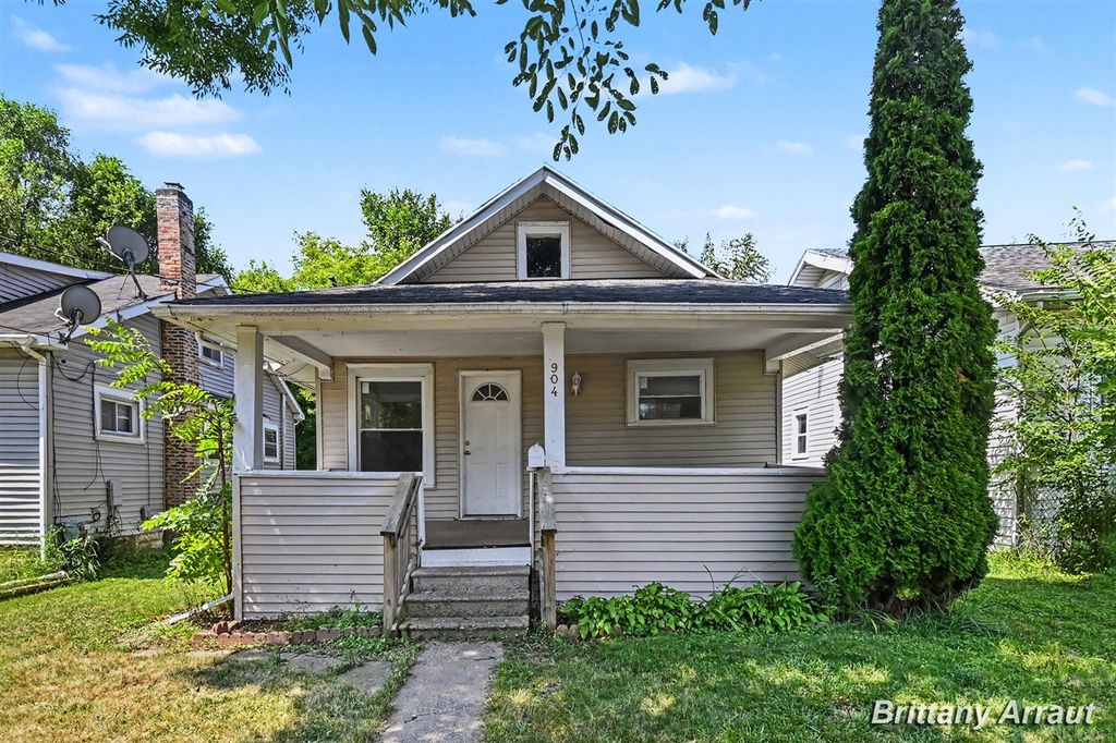 904 Riverview Avenue, Lansing, MI 48915