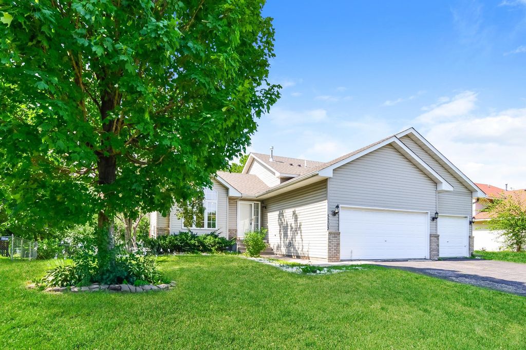 5203 Kings Crossing North, Brooklyn Park, MN 55443