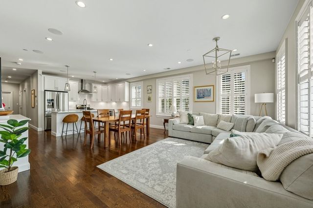 884 Adams St 4, Boston, MA 02124