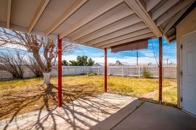 9020 Redwood Boulevard, California City, CA 93505