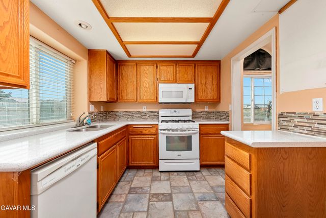 9020 Redwood Boulevard, California City, CA 93505