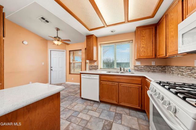 9020 Redwood Boulevard, California City, CA 93505
