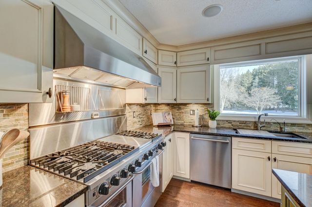 14396 E Oakgreen Circle S, Afton, MN 55001