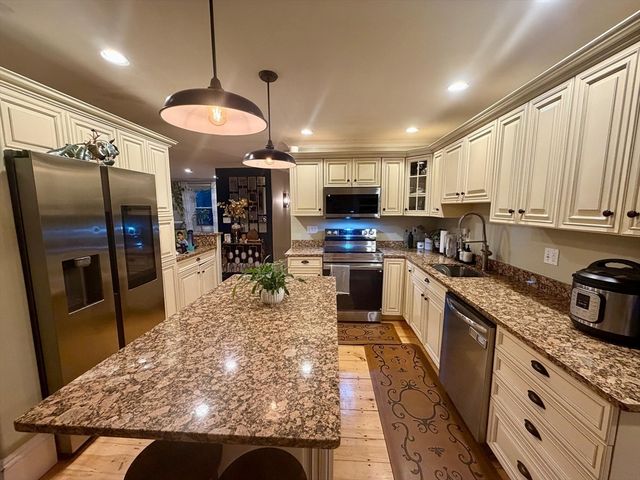 38 Salem St B, Reading, MA 01867