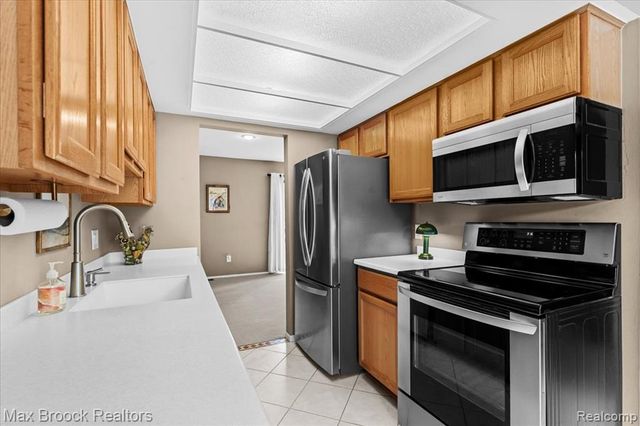 356 Willow Grove Lane, Rochester Hills, MI 48307