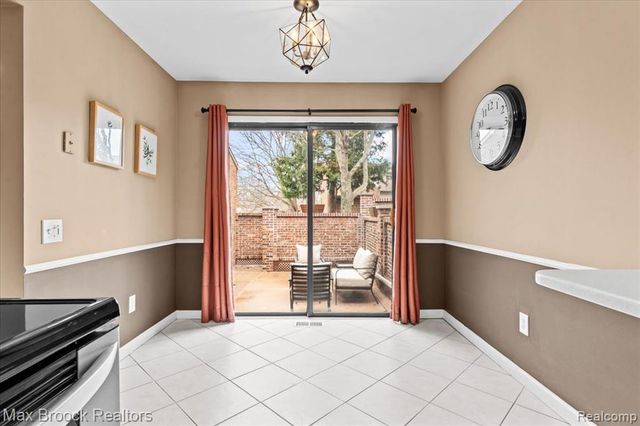 356 Willow Grove Lane, Rochester Hills, MI 48307