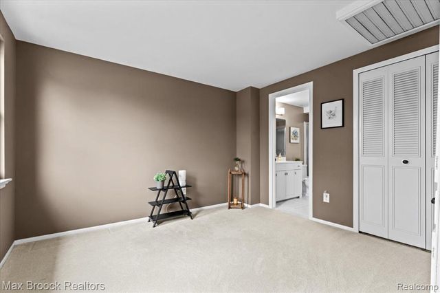 356 Willow Grove Lane, Rochester Hills, MI 48307