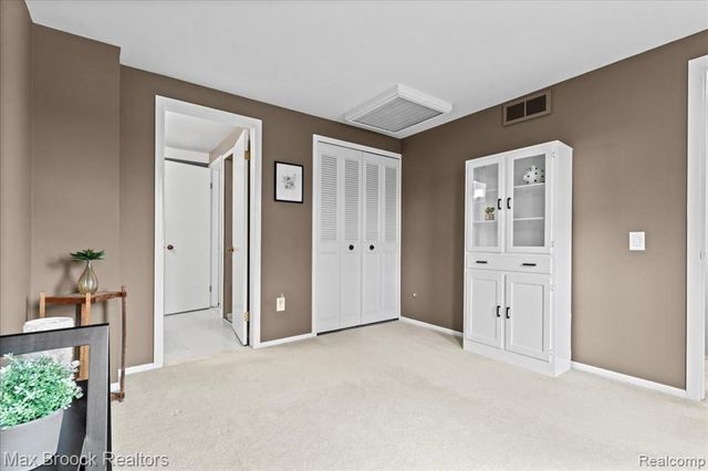 356 Willow Grove Lane, Rochester Hills, MI 48307