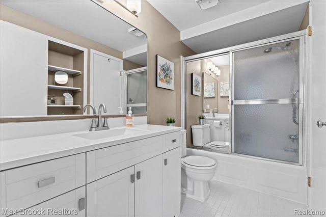 356 Willow Grove Lane, Rochester Hills, MI 48307