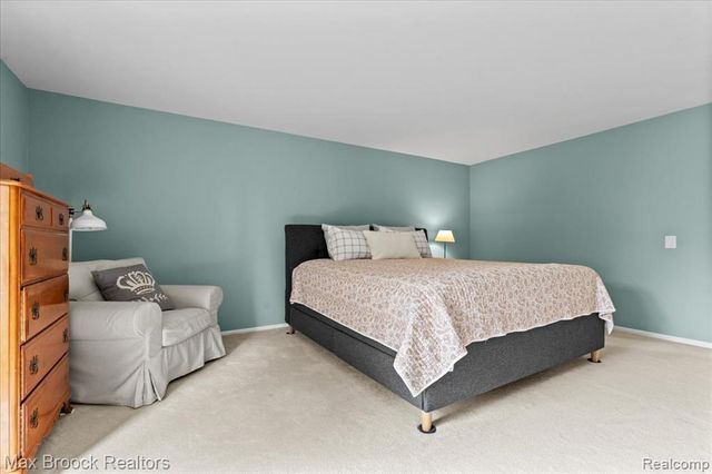 356 Willow Grove Lane, Rochester Hills, MI 48307