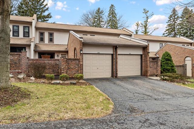 356 Willow Grove Lane, Rochester Hills, MI 48307