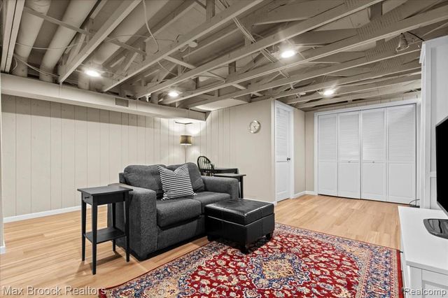 356 Willow Grove Lane, Rochester Hills, MI 48307