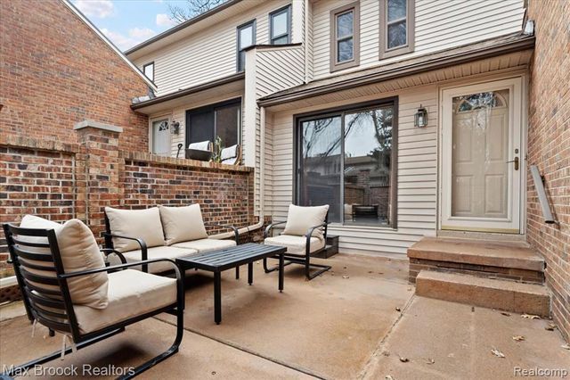 356 Willow Grove Lane, Rochester Hills, MI 48307