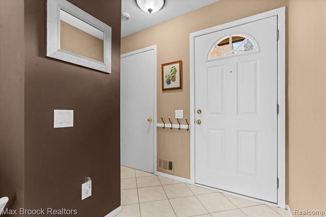 356 Willow Grove Lane, Rochester Hills, MI 48307