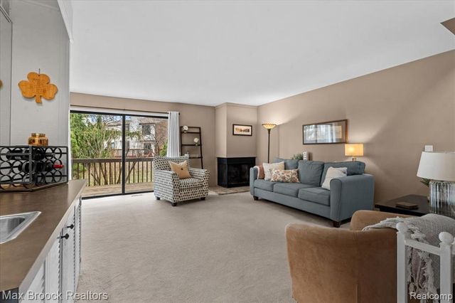 356 Willow Grove Lane, Rochester Hills, MI 48307