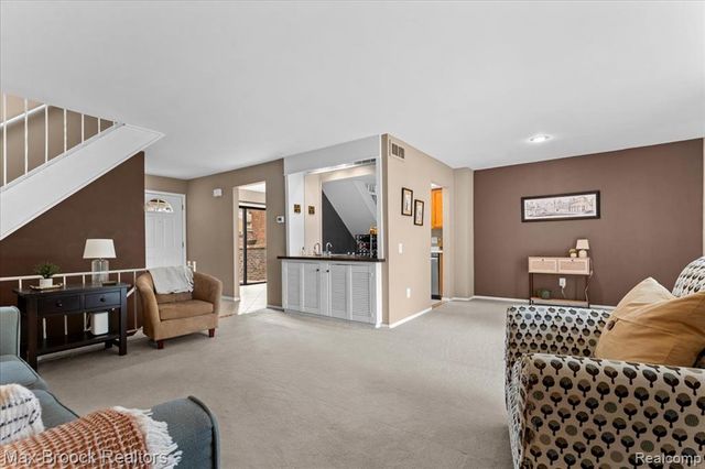 356 Willow Grove Lane, Rochester Hills, MI 48307