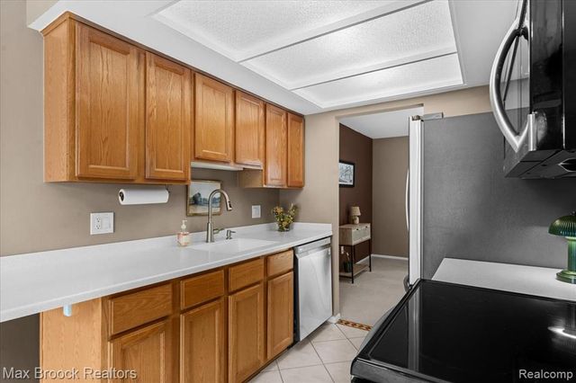 356 Willow Grove Lane, Rochester Hills, MI 48307