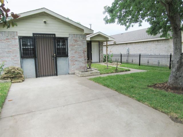 10415 Blackjack Oaks Drive, Dallas, TX 75227