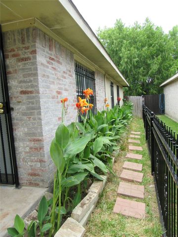 10415 Blackjack Oaks Drive, Dallas, TX 75227