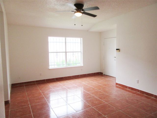 10415 Blackjack Oaks Drive, Dallas, TX 75227