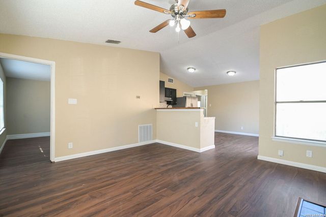 8757 Port Of Call, San Antonio, TX 78242