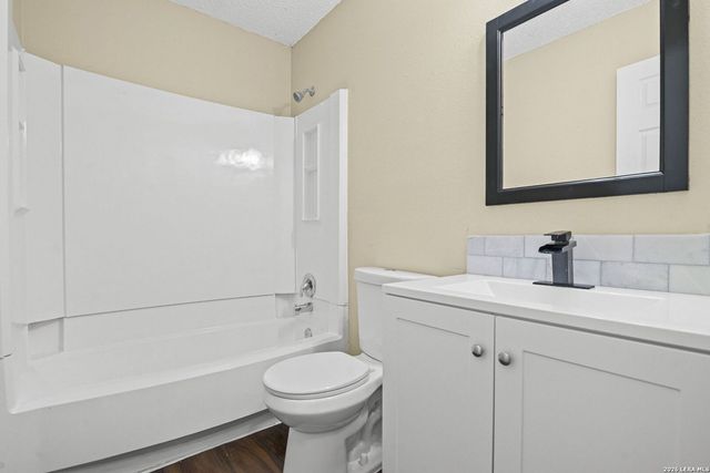 8757 Port Of Call, San Antonio, TX 78242