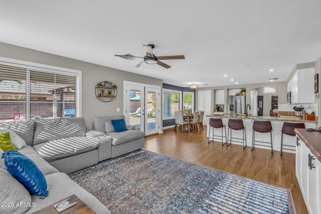 3334 E WASHINGTON Avenue, Gilbert, AZ 85234