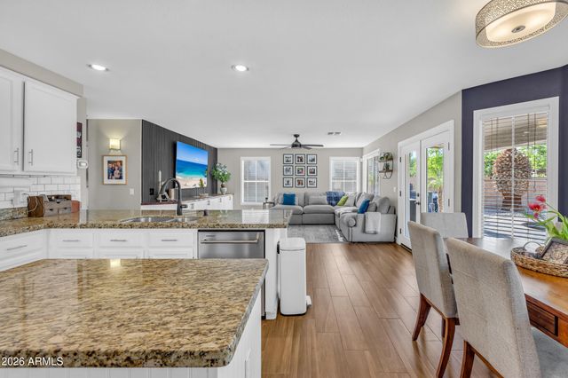 3334 E WASHINGTON Avenue, Gilbert, AZ 85234