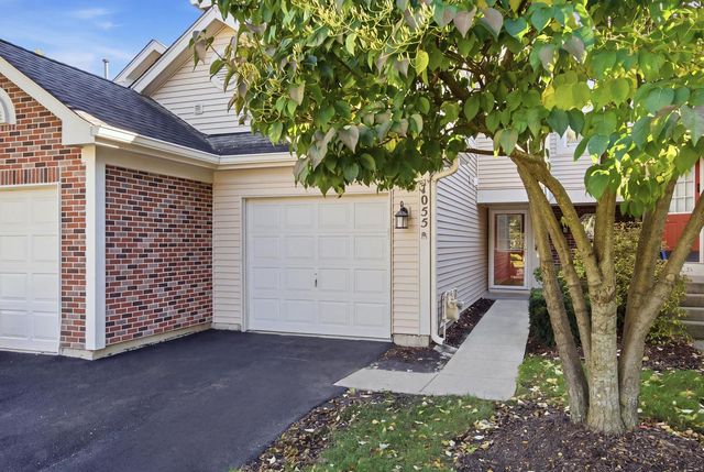 1055 Woodhill Court, Elgin, IL 60120