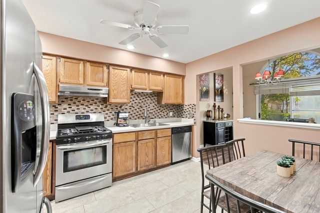 1055 Woodhill Court, Elgin, IL 60120