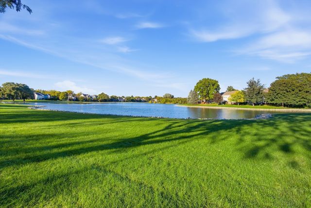 1055 Woodhill Court, Elgin, IL 60120